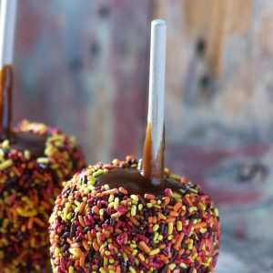 Apple Slices w/Sprinkles (5 Skewers)