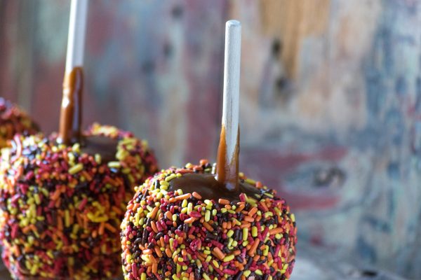 Apple Slices w/Sprinkles (5 Skewers)