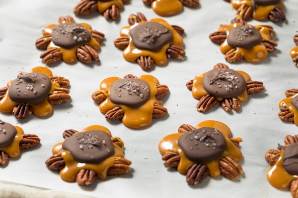 Turtles (Caramel & Pecans) - 6 per order